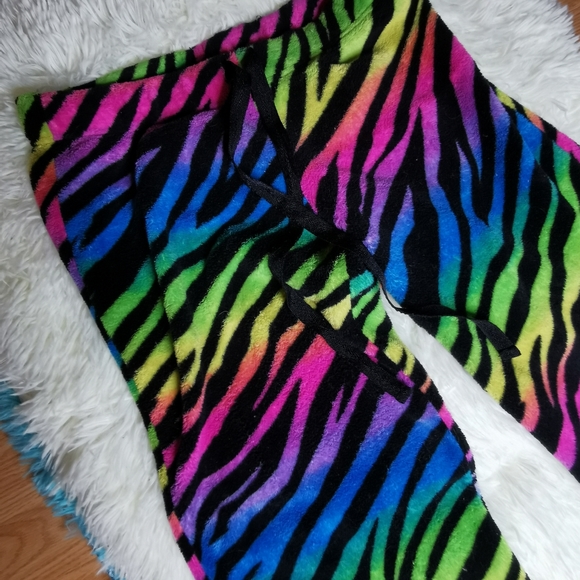 Pyjama pants 2/$7 - Picture 4 of 10